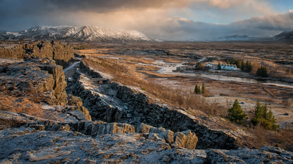 Almannagjá separate Europe and America fototapet