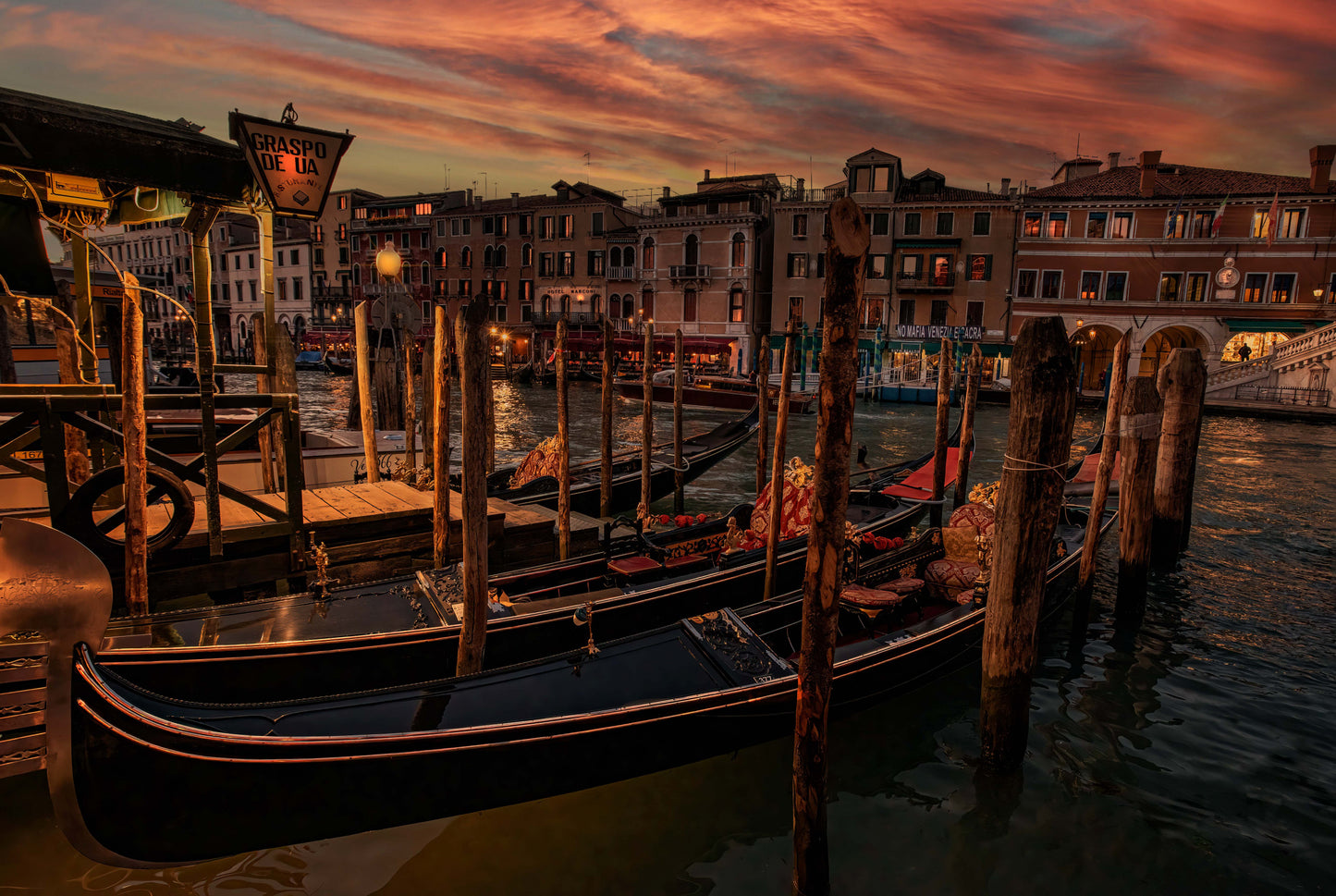 A Cozy Night in Venice fototapet