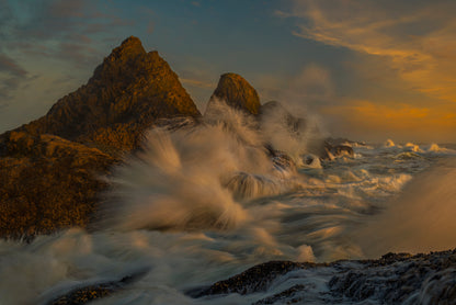 Crashing and Surging fototapet