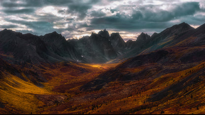 Autumn in Tombstone Mountain fototapet