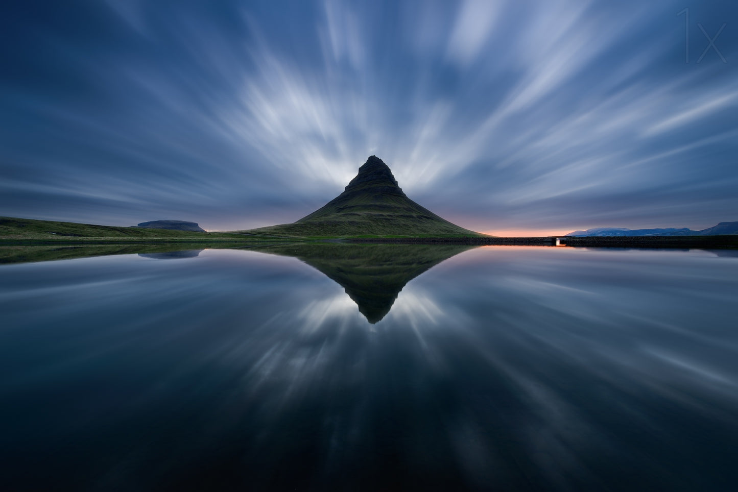 A Night at Kirkjufell fototapet