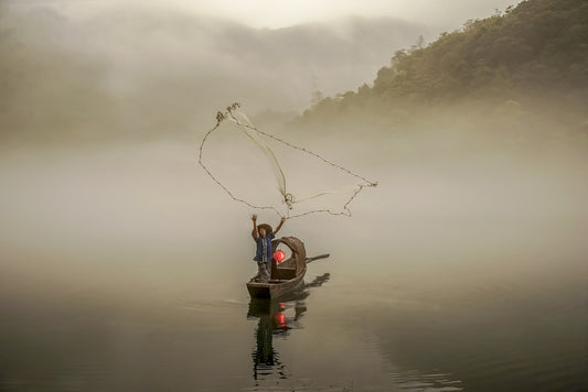 A Fisherman in the Morning Mist fototapet